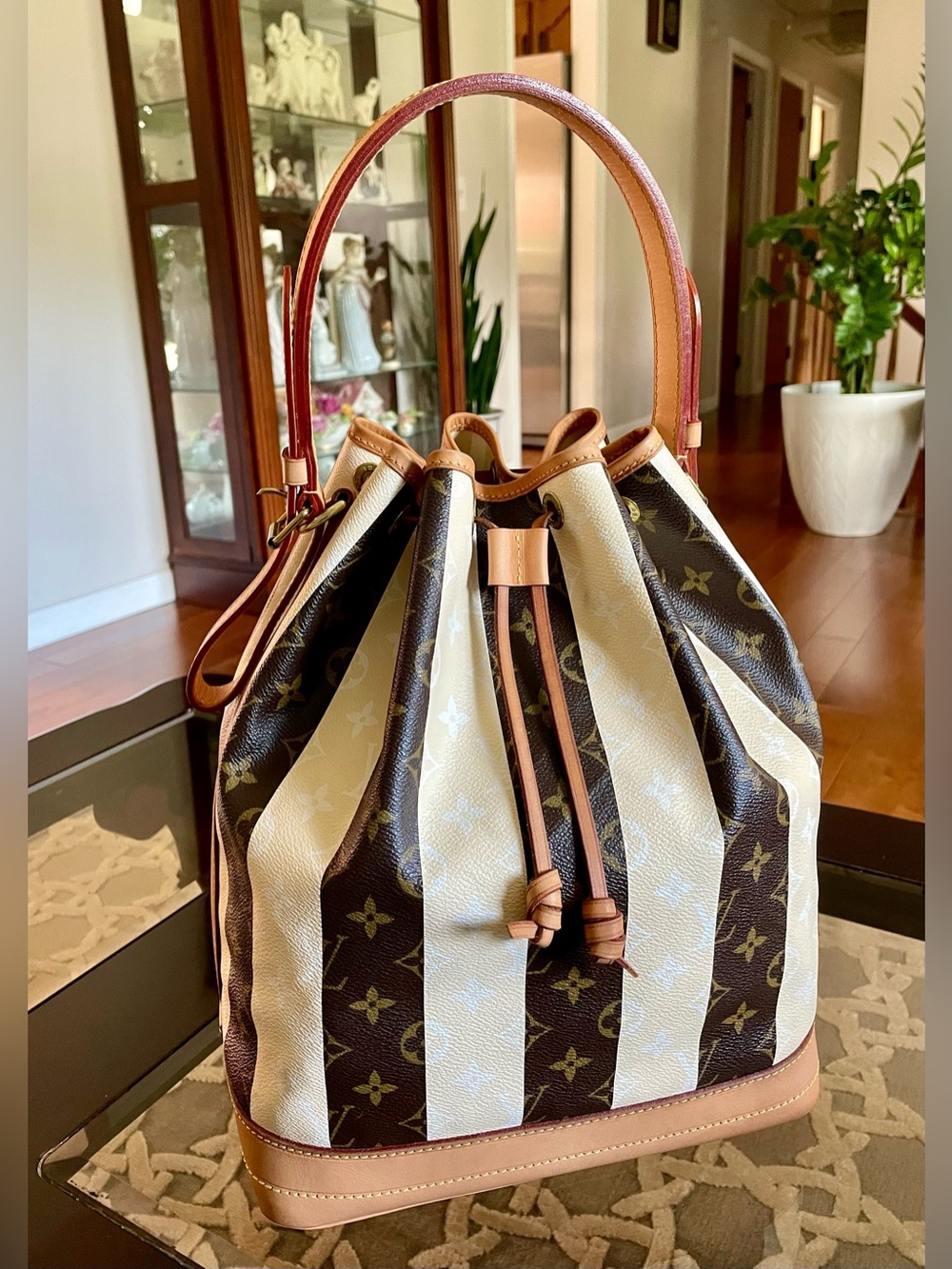 Authentic Louis Vuitton
Rayures Noe GM